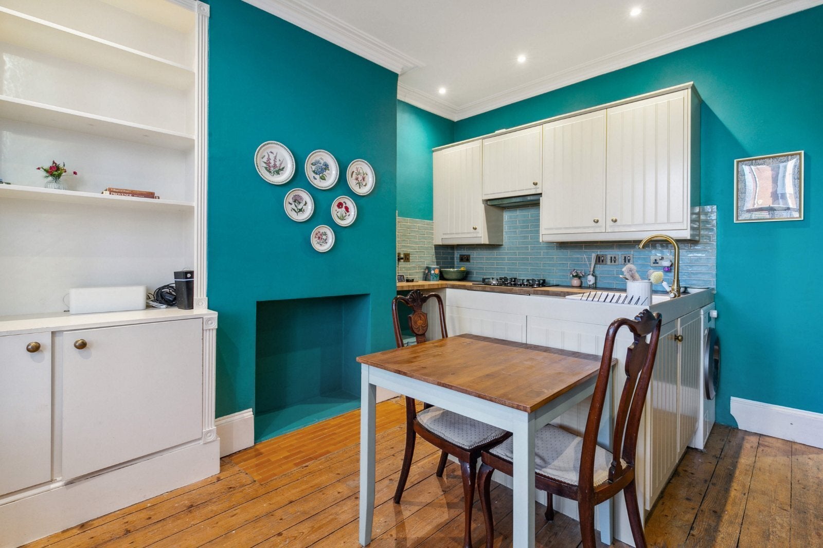 Flat Sandycombe Road in Greater London