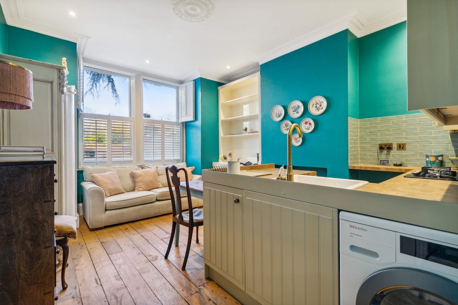 Flat Sandycombe Road in Greater London