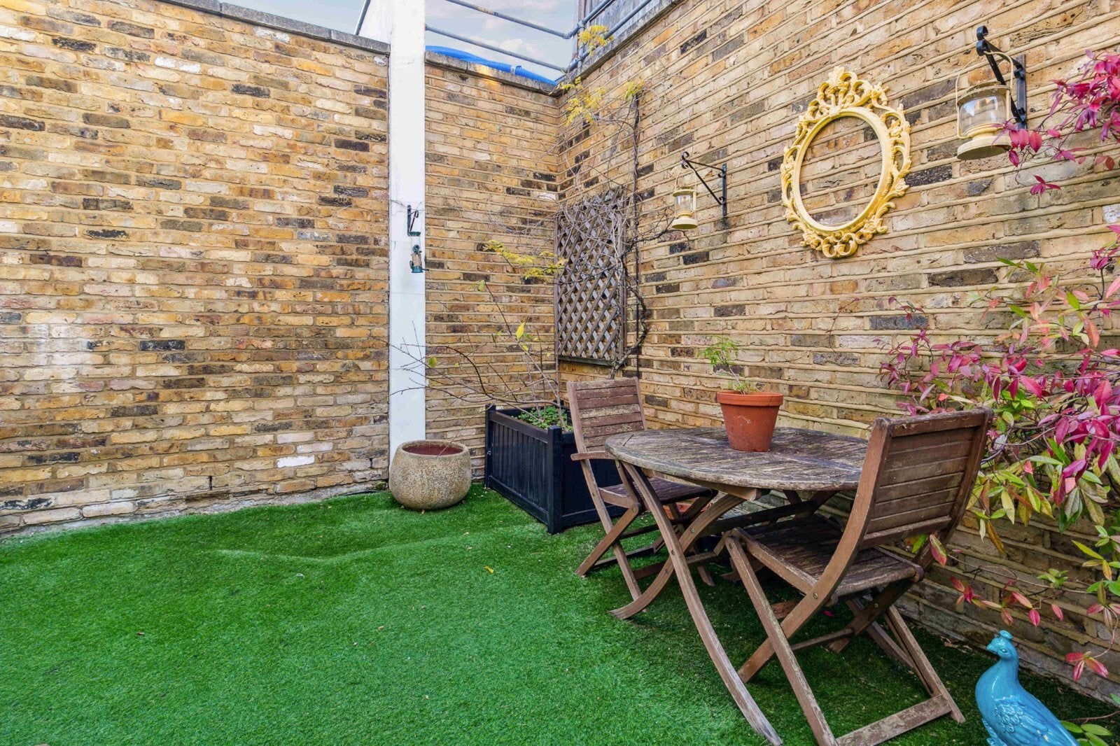 Flat Sandycombe Road in Greater London