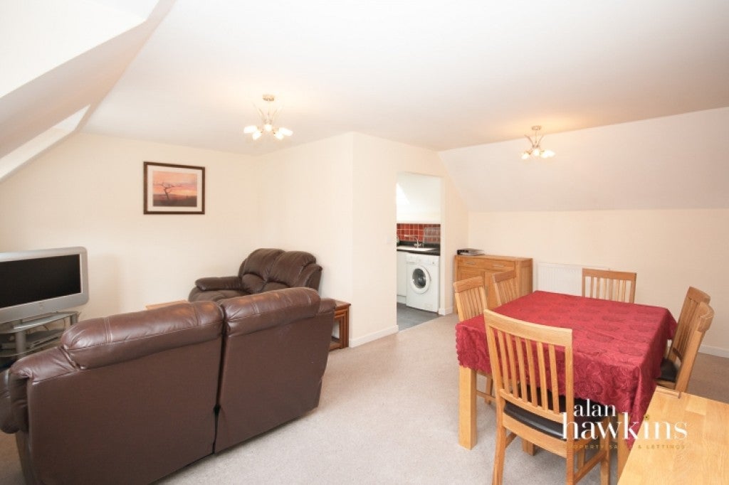 House Hart Close in Royal Wootton Bassett