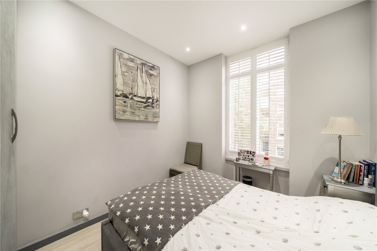 Flat Palace Gardens Terrace in Greater London