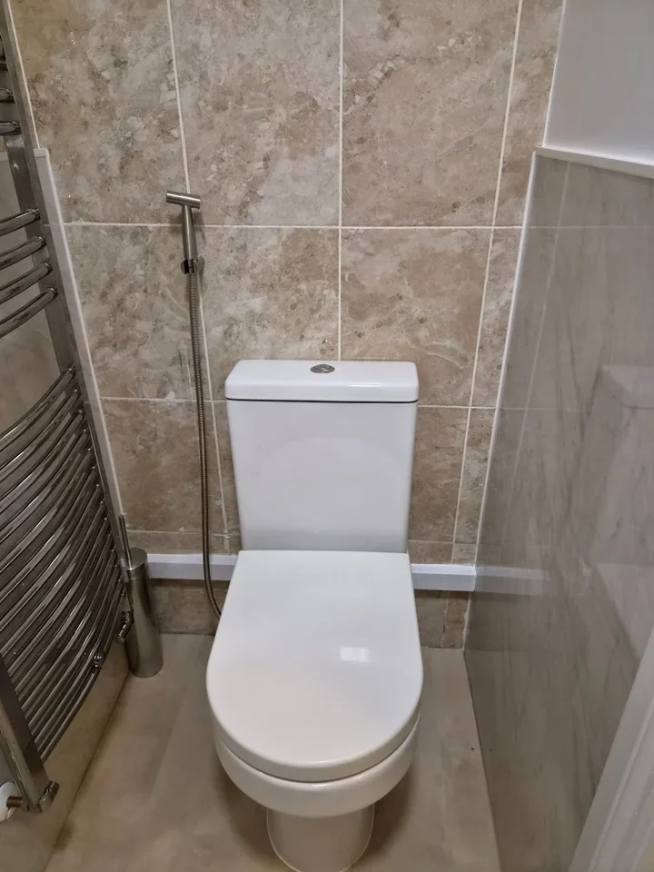 Room South Way in Greater London