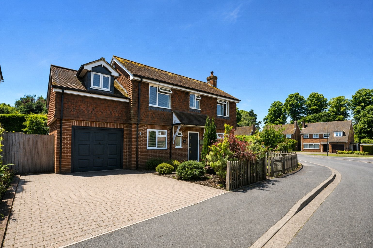 House Chestnut Way in Waverley