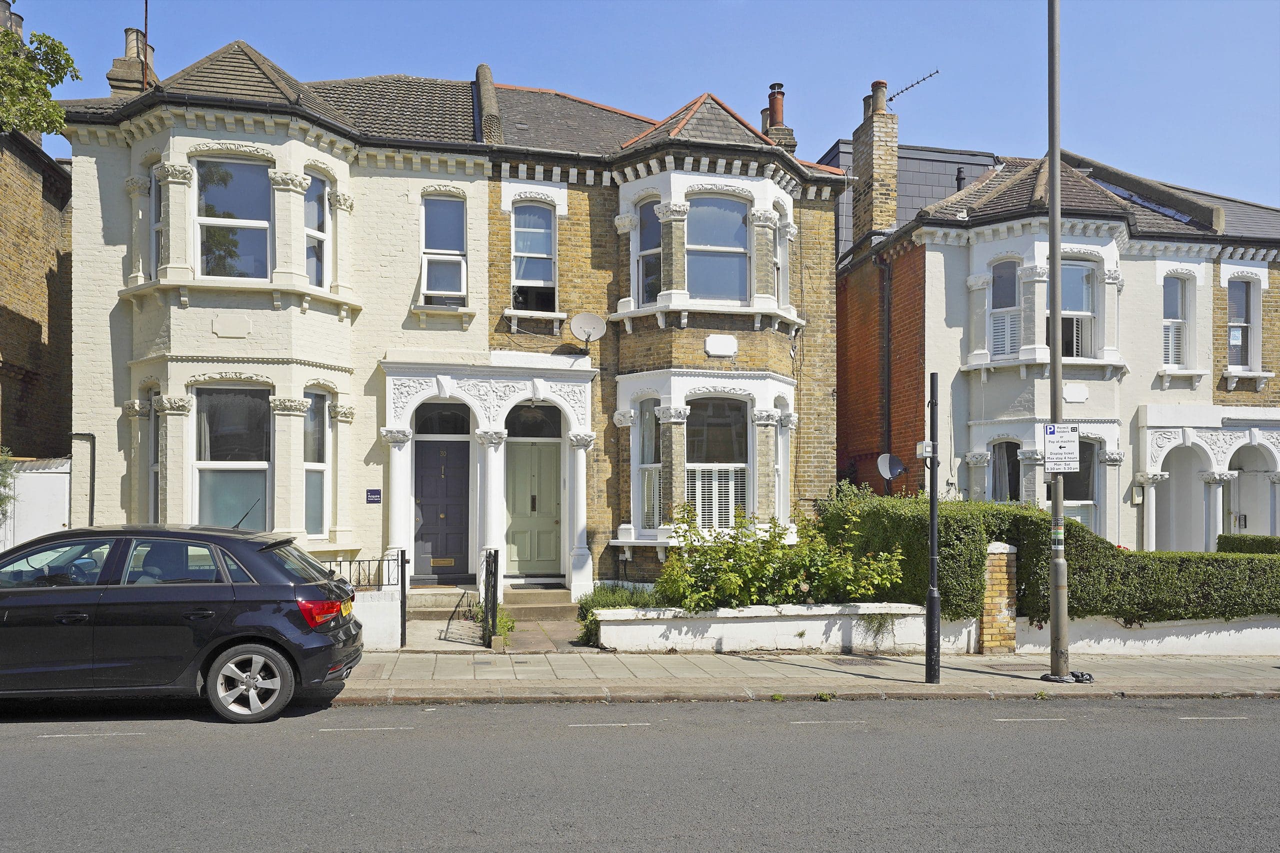 Flat Broomwood Road in Greater London