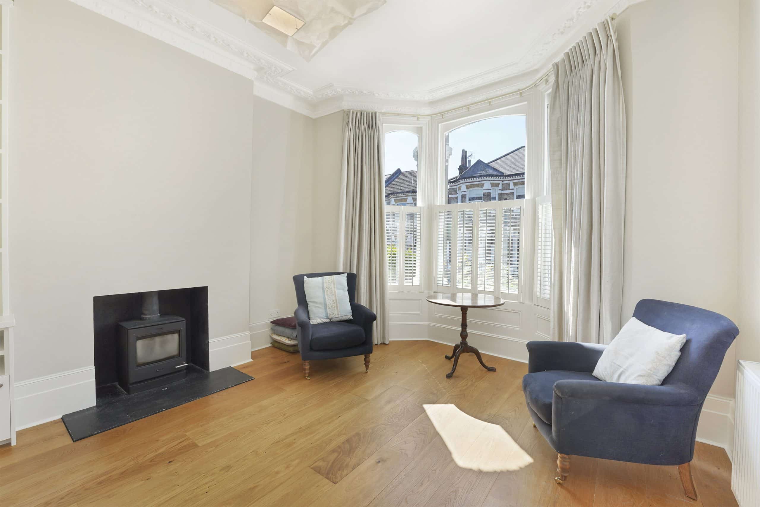 Flat Broomwood Road in Greater London