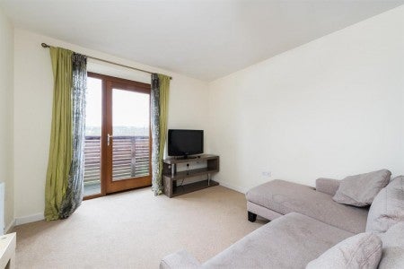 Flat Beeton Way in Greater London