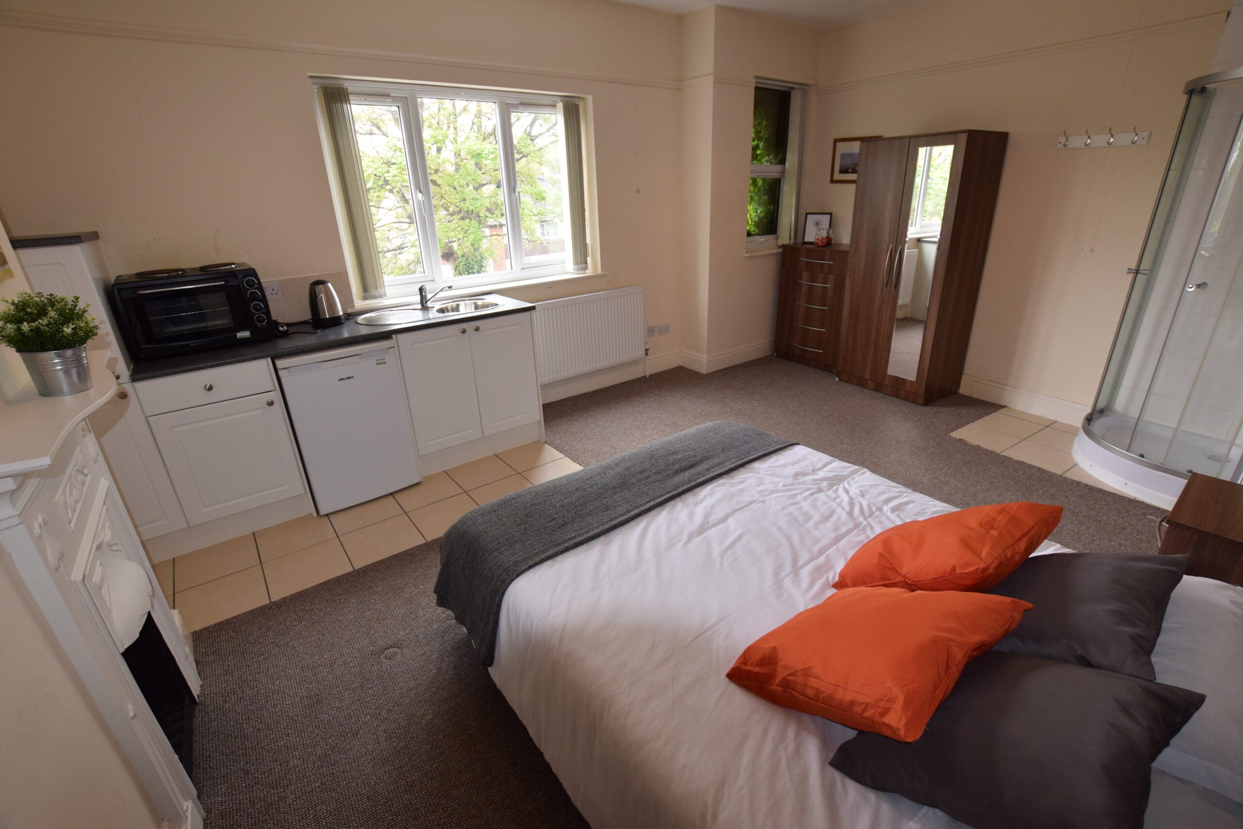 Room Kingsbury Road in Birmingham