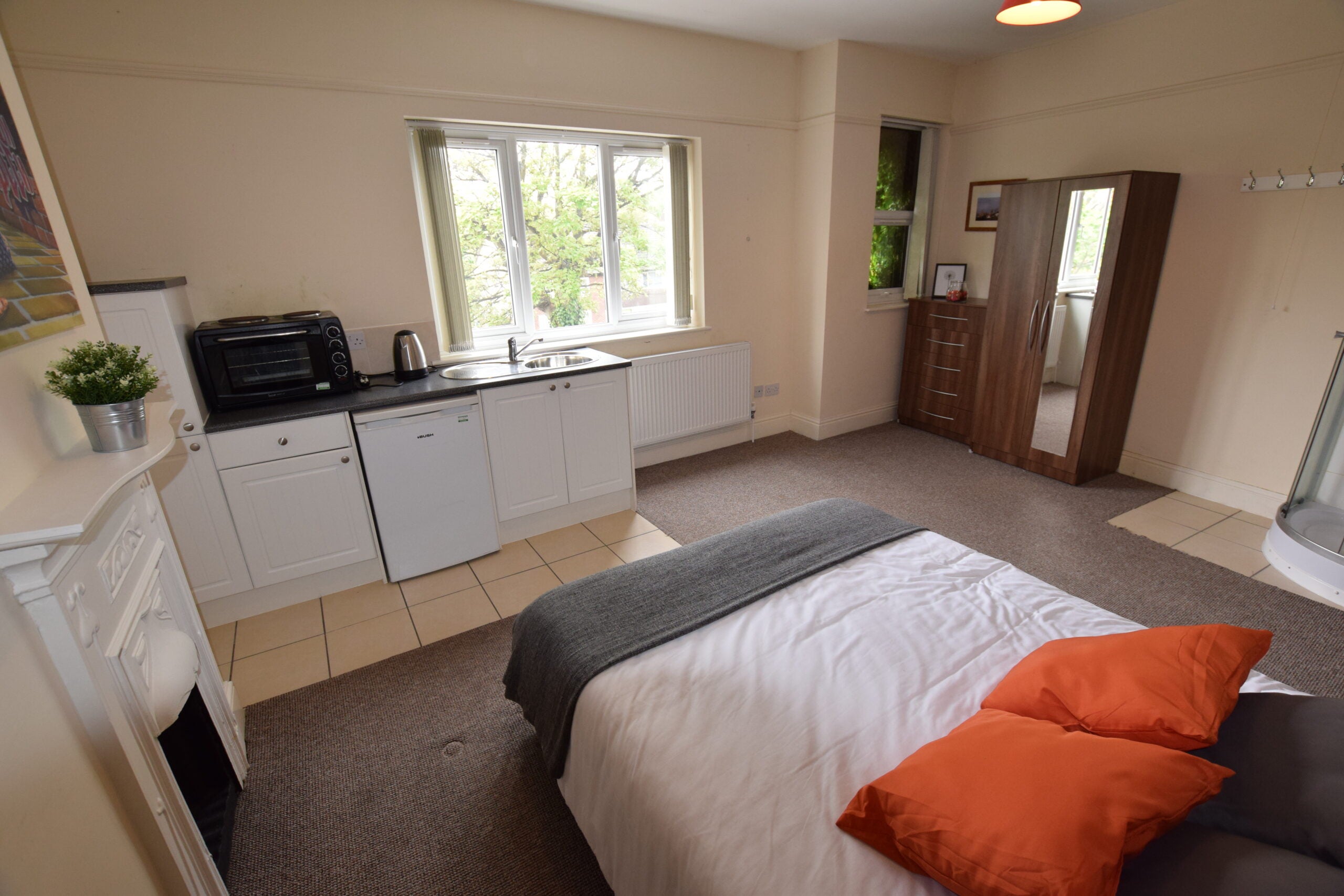 Room Kingsbury Road in Birmingham