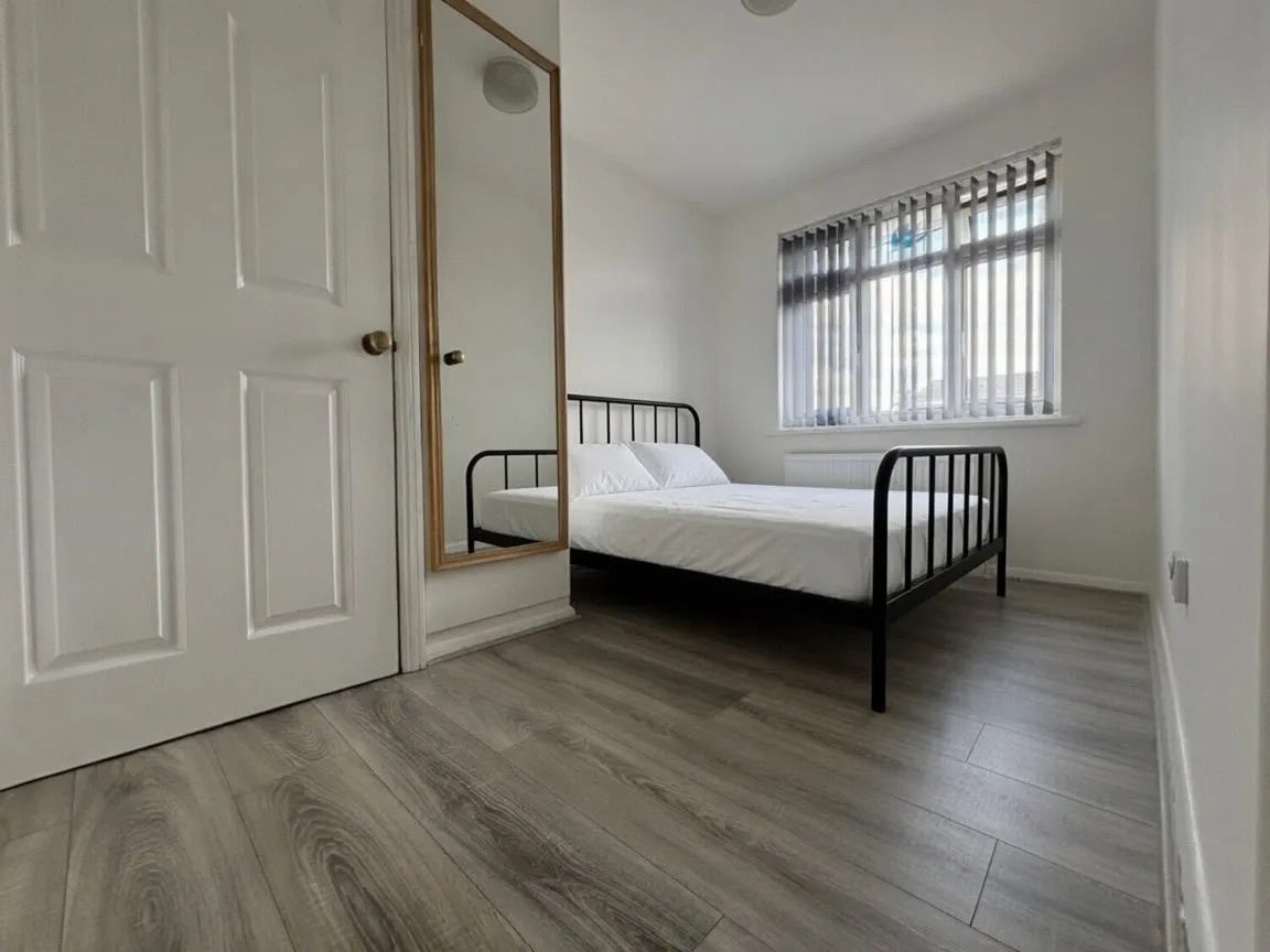 Room Liphook Close in Greater London