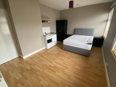Room Clifton Street in Swindon