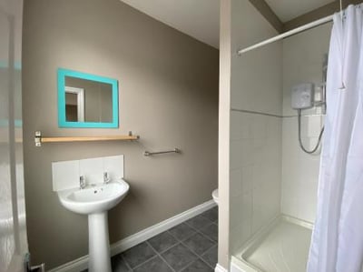 Room Clifton Street in Swindon