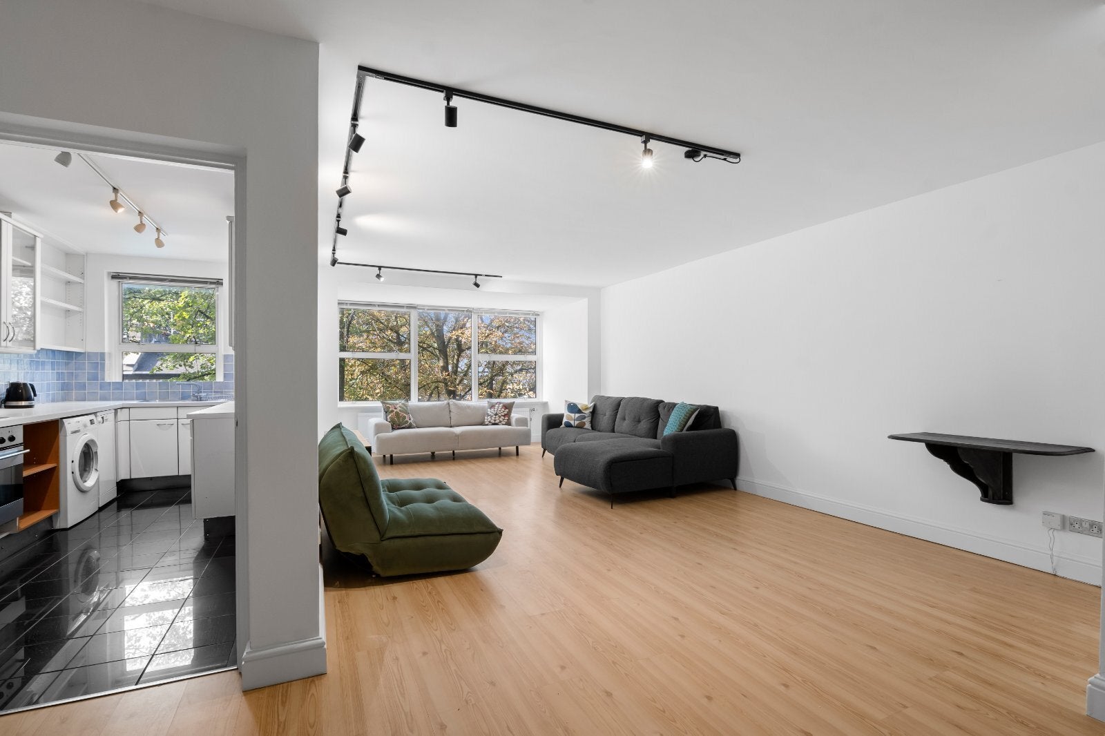 Flat Gloucester Avenue in Greater London