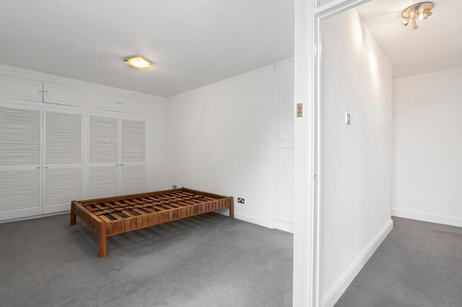 Flat Gloucester Avenue in Greater London