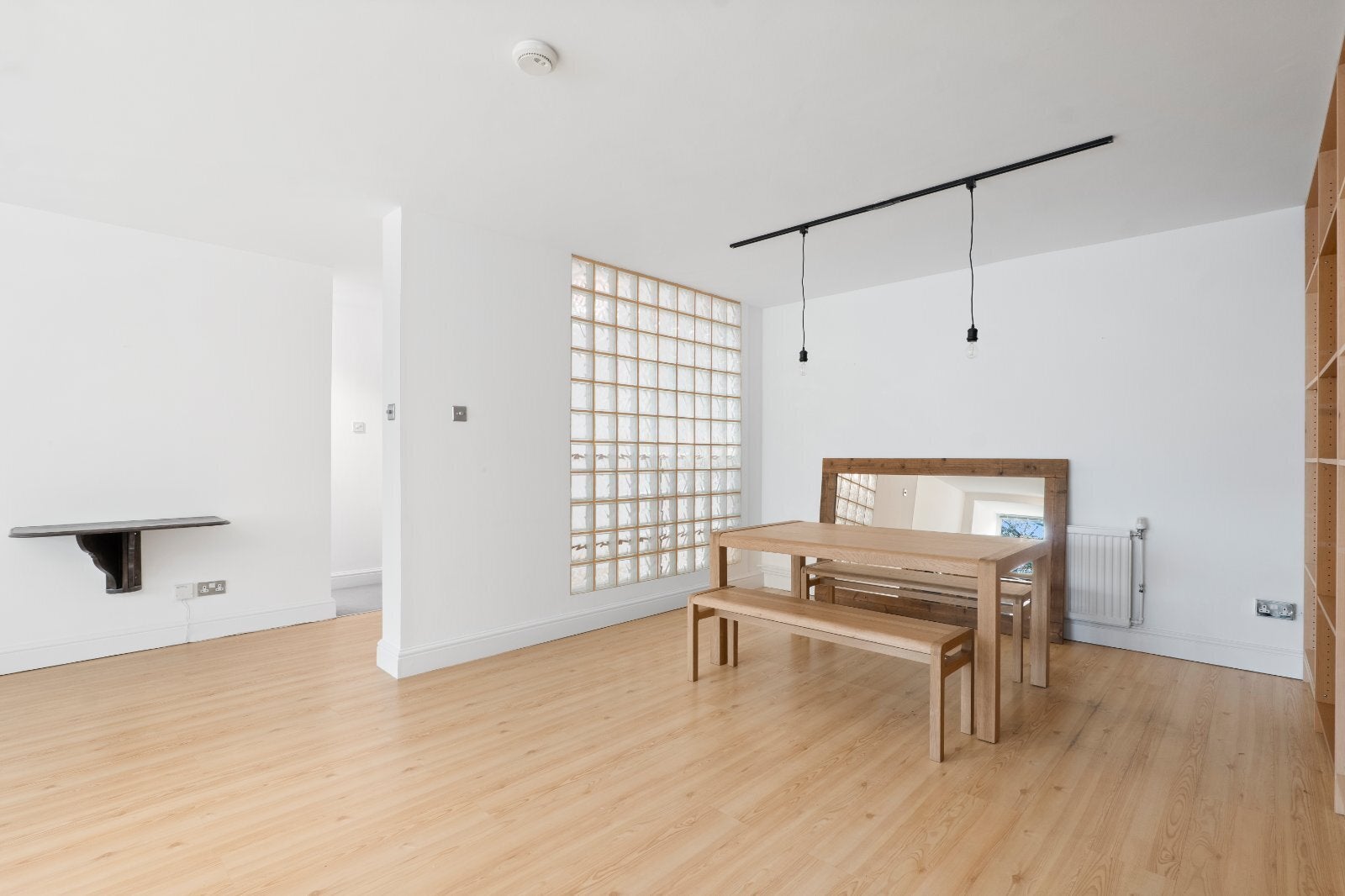 Flat Gloucester Avenue in Greater London