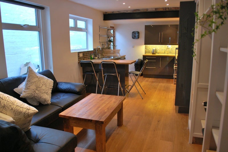 Room Holmesdale Road in Bristol