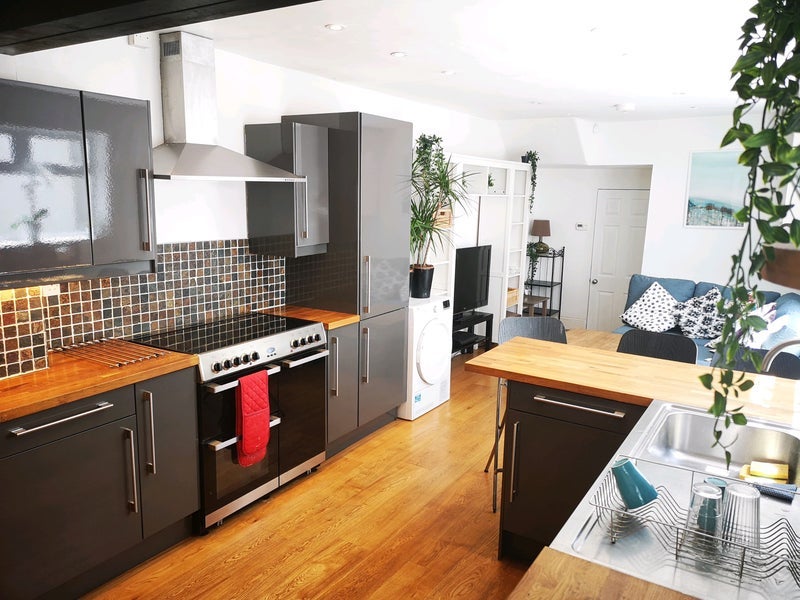 Room Holmesdale Road in Bristol