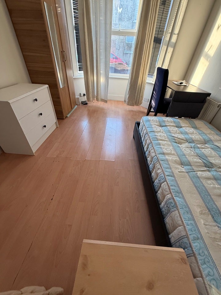 Room Gordon Road in Greater London