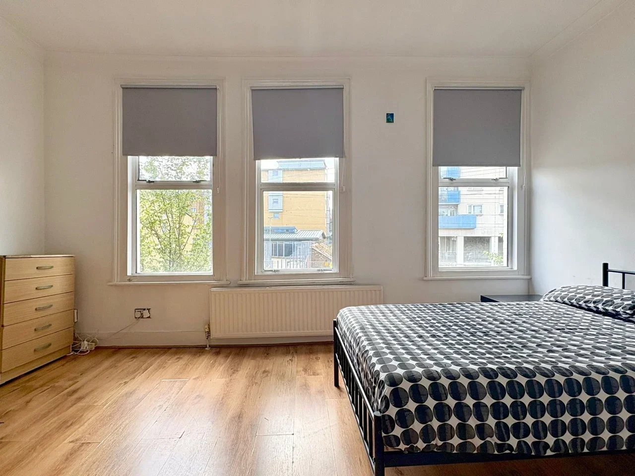Room De Morgan Road in Greater London
