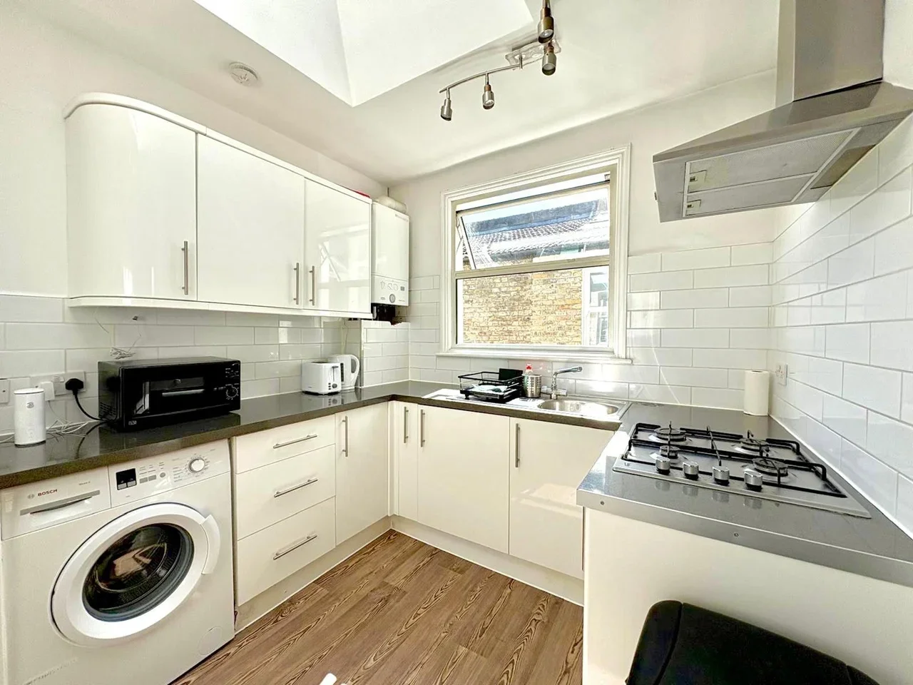 Room De Morgan Road in Greater London