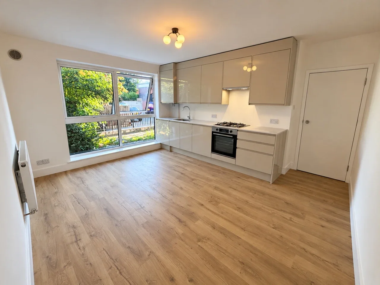 Flat Talbot Road in Greater London