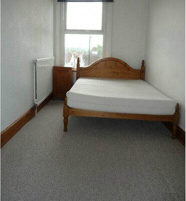 Flat Heyford Avenue in Greater London