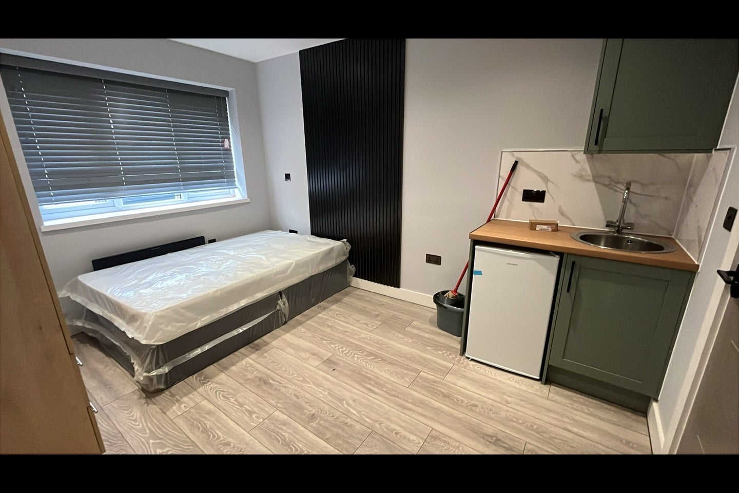 Flat Ashburnham Road in Greater London