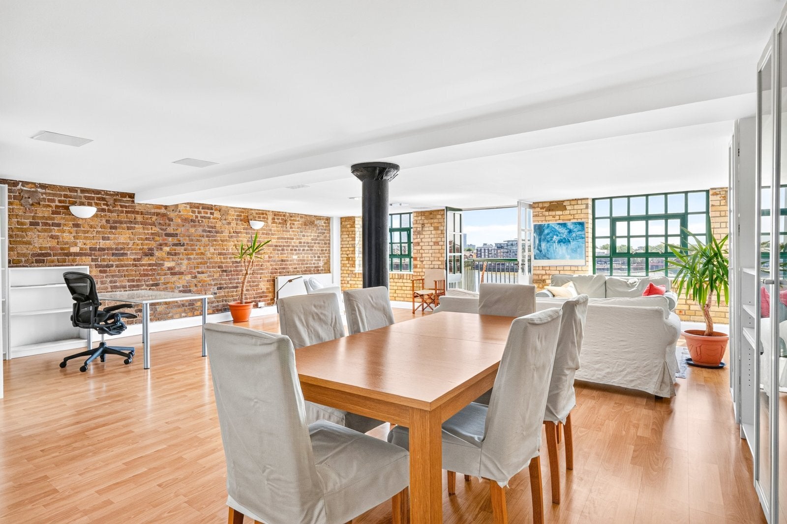 Flat Wapping Wall in Greater London