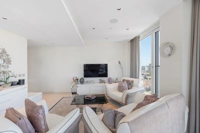 Flat Upper Ground in London