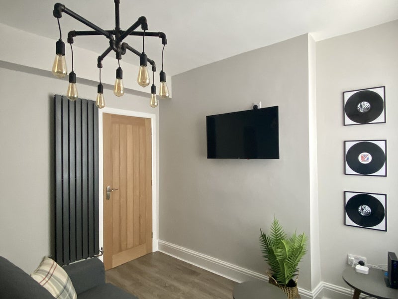 Room Tenter Street in North Warwickshire