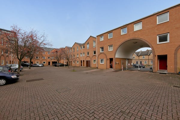 House Cyclops Mews in Greater London