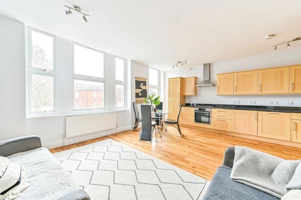 Flat Haselrigge Road in Greater London