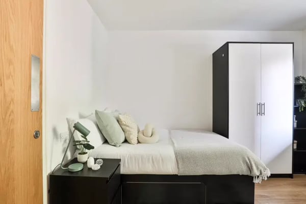 Flat Mulberry Place in Liverpool
