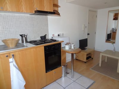 Flat Penywern Road in Greater London