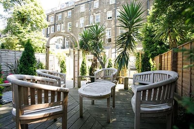Flat Penywern Road in Greater London