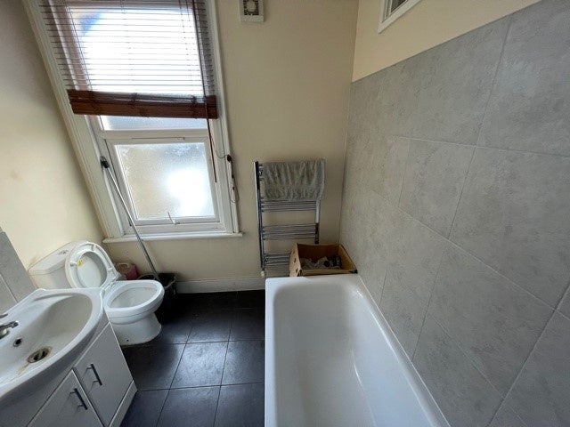 Room Northcote Road in Greater London
