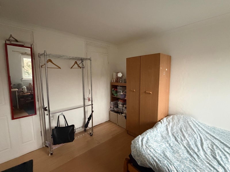 Room McAslin Court in Glasgow
