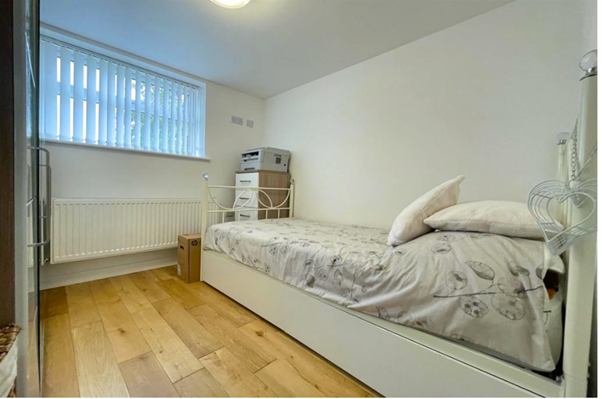 Room Neston Avenue in Trafford