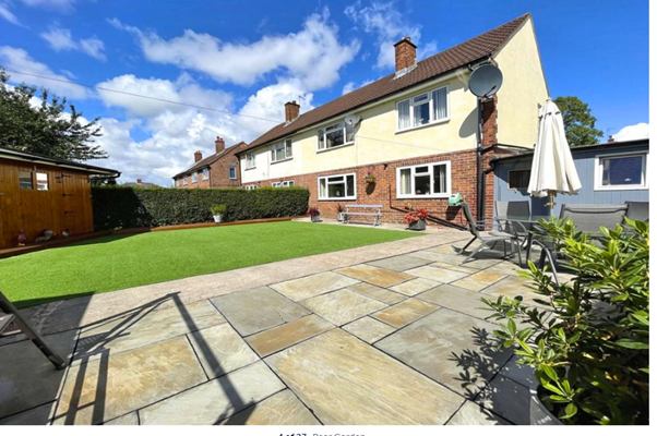 Room Neston Avenue in Trafford