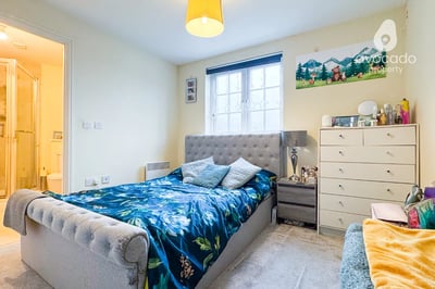 Flat Falcon Way in Bracknell