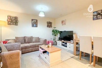 Flat Falcon Way in Bracknell