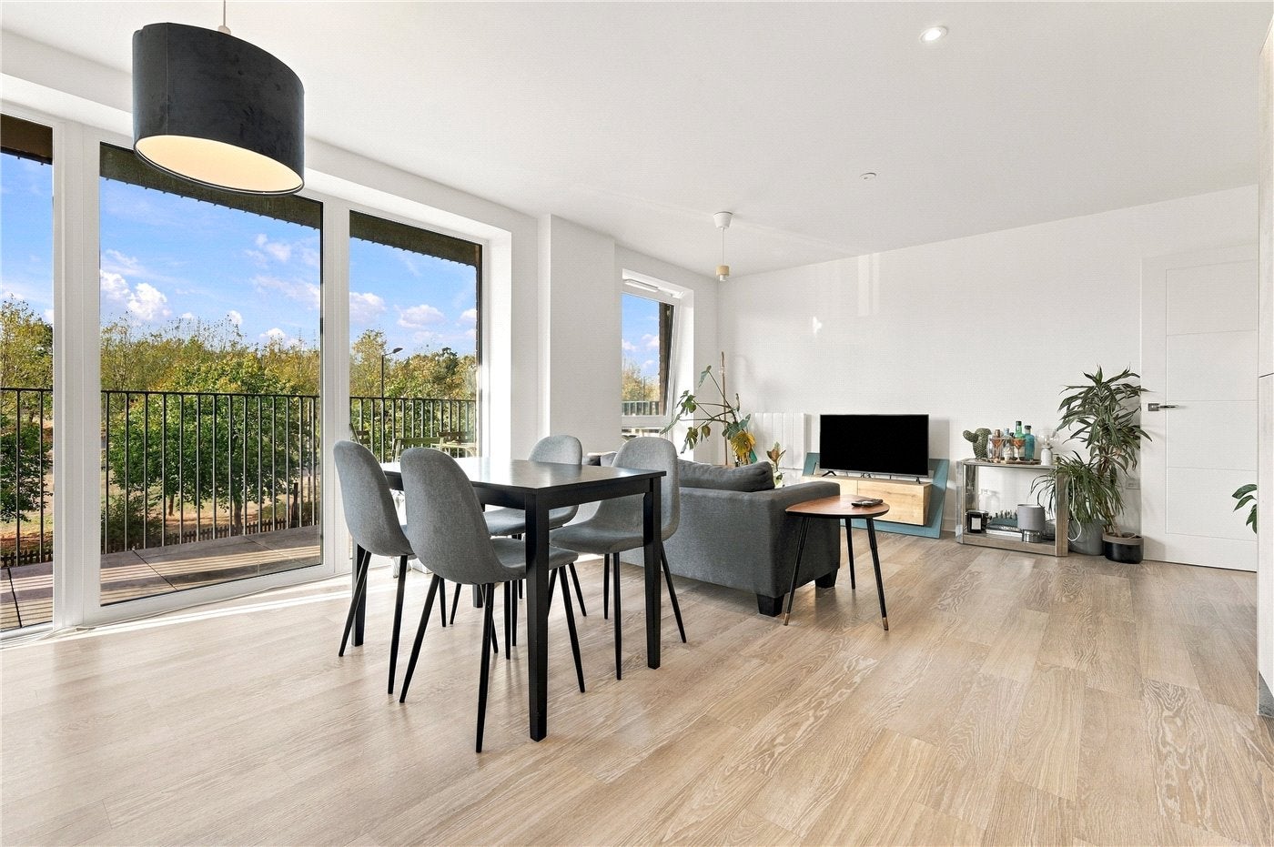 Flat Seven Sisters Road in Greater London