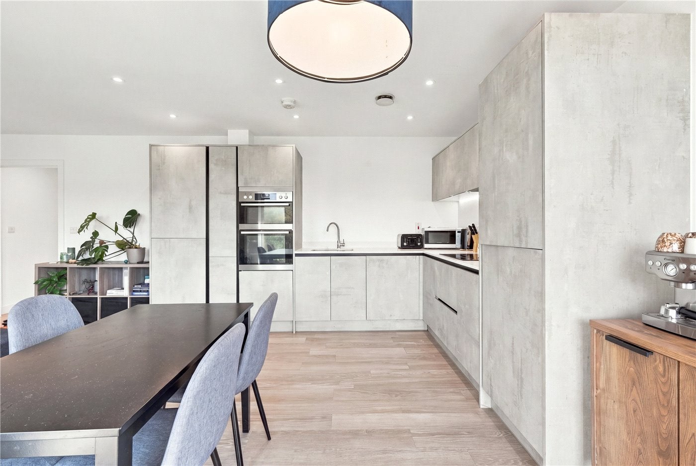 Flat Seven Sisters Road in Greater London