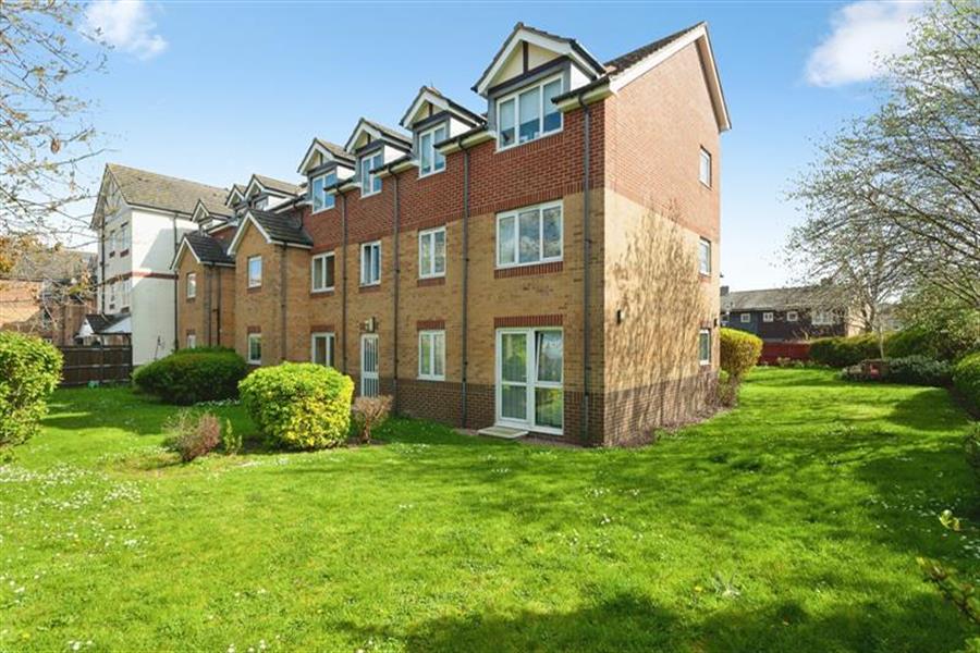 Flat Norton Close in Greater London