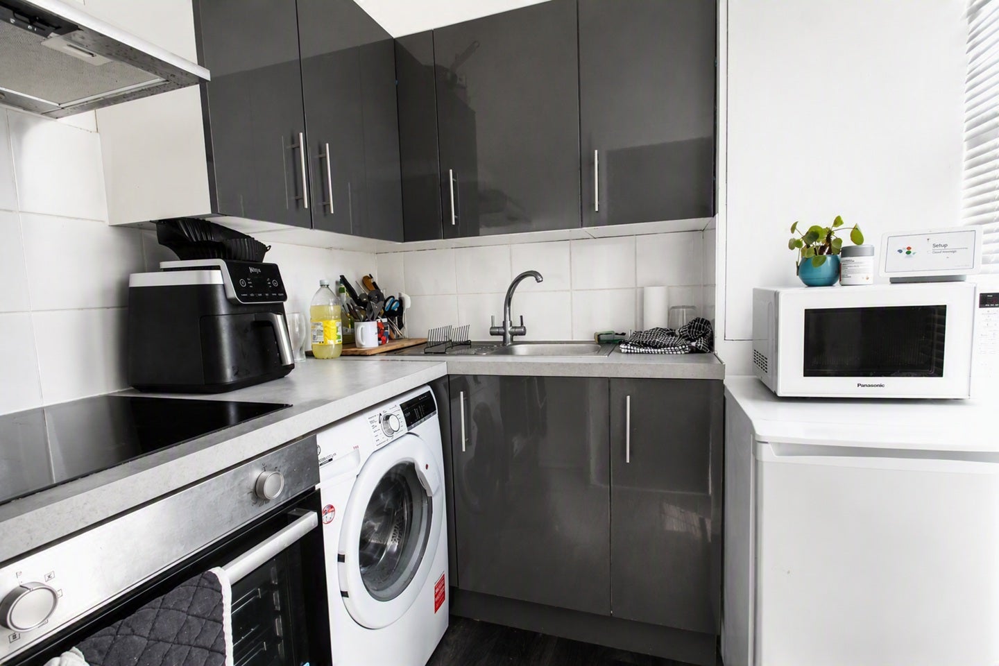 Flat Grover Court in Greater London