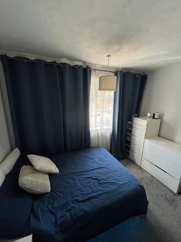 Room Ashfield Road in Greater London
