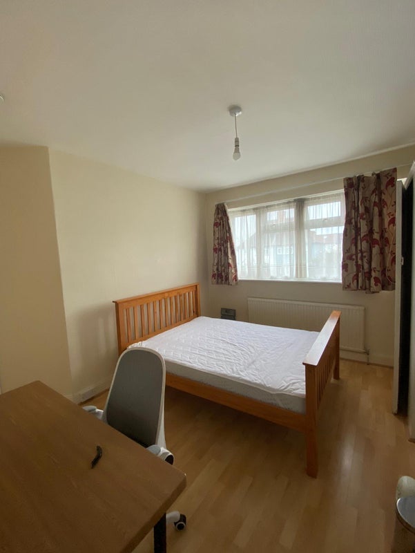 Room Belmont Avenue in Greater London
