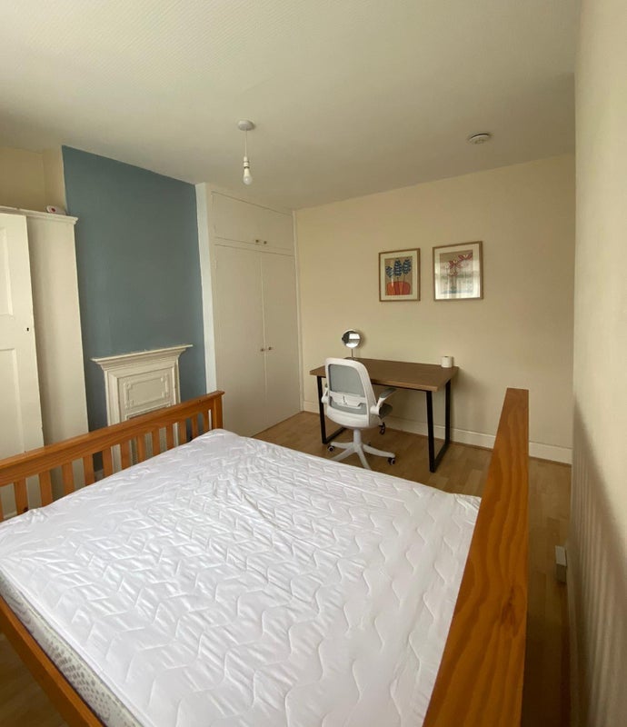 Room Belmont Avenue in Greater London