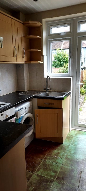 Room Belmont Avenue in Greater London