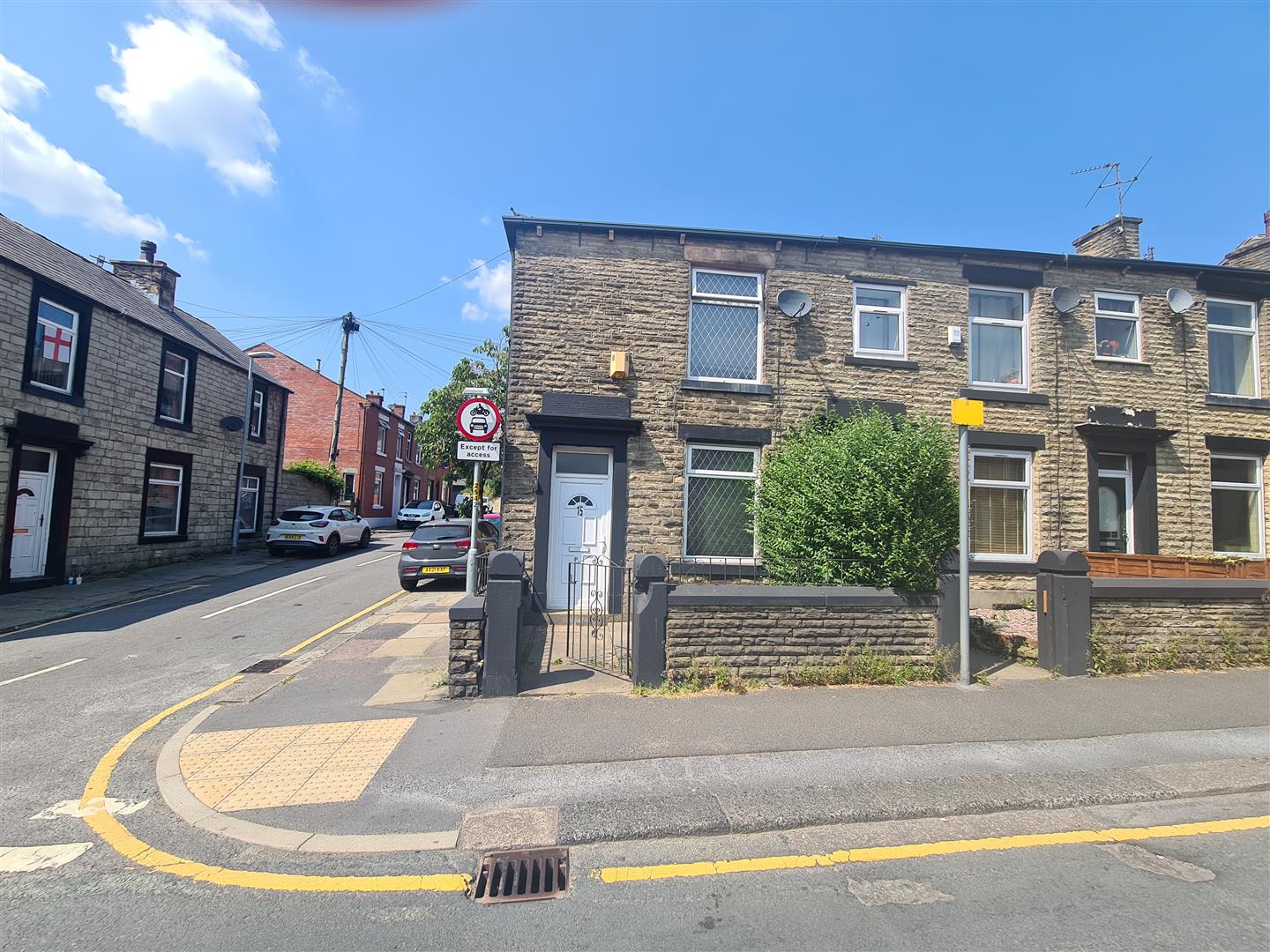 House Huddersfield Road in Rochdale