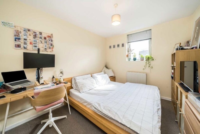 Flat Fenwick Place in Greater London